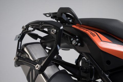 ZESTAW KUFRÓW BOCZNYCH TRAX ADV I STELAŻY SW-MOTECH KTM 1050/1090/1190 ADV1290 SADV BLACK 45/37L ZESTAW KUFRÓW BOCZNYCH TRAX ADV I STELAŻY SW-MOTECH KTM 1050/1090/1190 ADV1290 SADV BLACK 45/37L