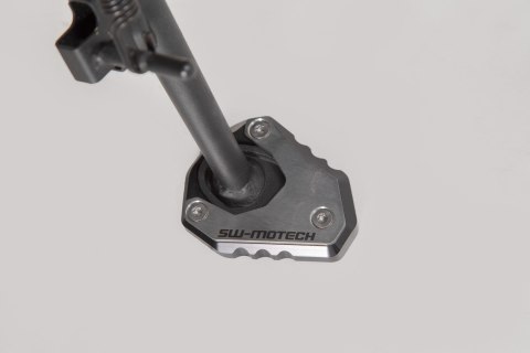 POSZERZENIE STOPKI SW-MOTECH KAWASAKI VERSYS 650 (15-) BLACK/SILVER