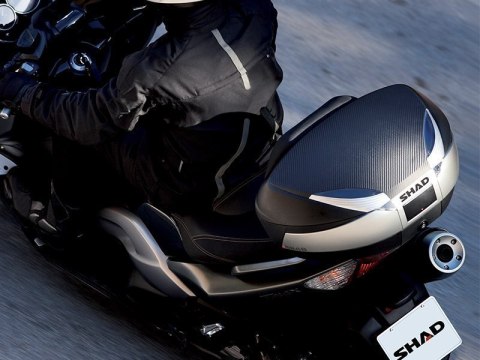 Kufer centralny ze stelażem, płytą i oparciem na dwa kaski Shad 48l BMW F 850 GS 2018-2022