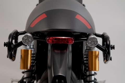 ZESTAW SAKW I STELAŻY LEGEND GEAR SW-MOTECH TRIUMPH THRUXTON RS (19-) BROWN