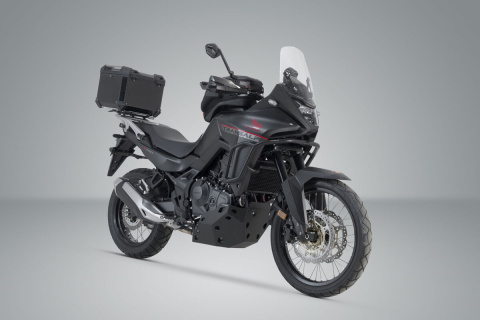 KUFER CENTRALNY STELAŻ TRAX ADV SUZUKI V-STROM 800 / 800DE (22-) BLACK KUFER CENTRALNY STELAŻ TRAX ADV SUZUKI V-STROM 800 / 800DE (22-) BLACK
