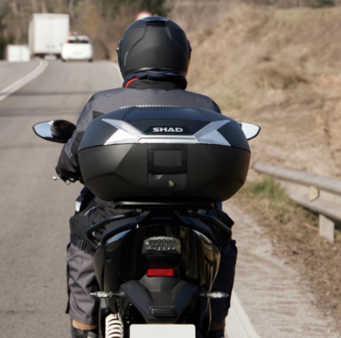 Kufer centralny na dwa kaski ze stelażem i płytą montażową Shad 47l HONDA CB500X 2013-2024 / NX500 2023-2024