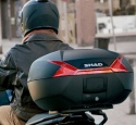 Kufer centralny na dwa kaski ze stelażem i płytą montażową Shad 47l Piaggio MP3 400 HPE EURO 5 / MP3 Sport 400 EURO 5 22-25 / MP