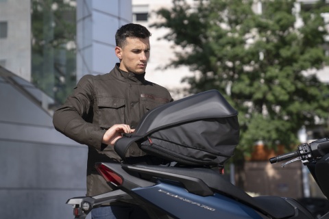 Wodoodporny plecak motocyklowy na motor LS2 Shield 25–50 L z twardą skorupą