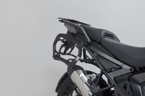 KUFRY BOCZNE STELAŻE AERO ABS 2x25 l. BMW R1300GS ADVENTURE 2025-2026