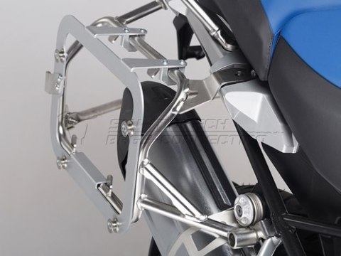 ZESTAW ADAPTERÓW NA ORYGINALNE STELAŻE BOCZNE BMW R1200GS LC ADV NA KUFRY TRAX SW-MOTECH SILVER