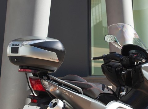KUFER CENTRALNY TYŁ DWA KASKI KAWASAKI VERSYS 650 2015-2024 KUFER CENTRALNY TYŁ DWA KASKI KAWASAKI VERSYS 650 2015-2024