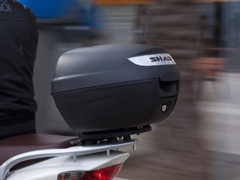 Kufer centralny ze stelażem i płytą montażową Shad 26l Suzuki GSR 750 2011-2017 Kufer centralny ze stelażem i płytą montażową Shad 26l Suzuki GSR 750 2011-2017
