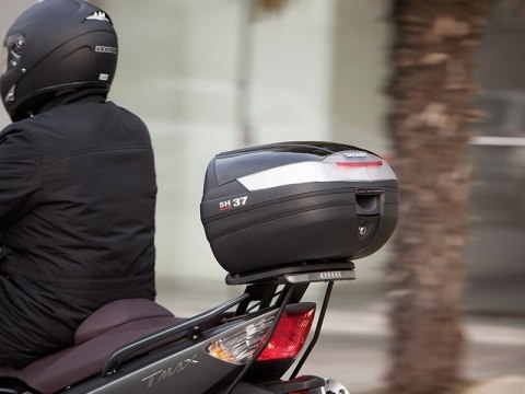 Kufer centralny ze stelażem i płytą montażową Shad 37l Honda HORNET 600 ( 03 - 06 ) Kufer centralny ze stelażem i płytą montażową Shad 37l Honda HORNET 600 ( 03 - 06 )