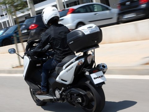 Kufer centralny ze stelażem i płytą montażową Shad 40l Honda HORNET 600 ( 03 - 06 ) Kufer centralny ze stelażem i płytą montażową Shad 40l Honda HORNET 600 ( 03 - 06 )