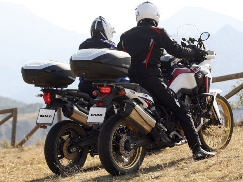 Kufer centralny na dwa kaski ze stelażem i płytą montażową Shad 59l Honda CBF 1000 ( 05 - 09 )