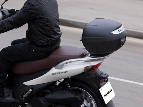 Kufer centralny ze stelażem i płytą montażową Shad 26l BMW C Evolution Electric 2017-2021 Kufer centralny ze stelażem i płytą montażową Shad 26l BMW C Evolution Electric 2017-2021