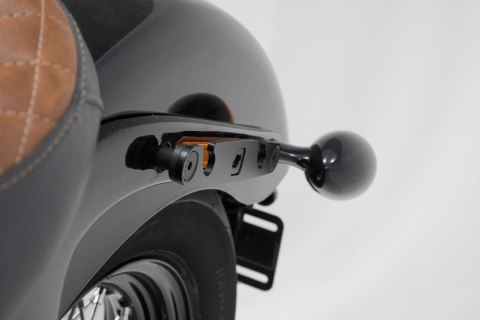 ZESTAW SAKW I STELAŻY LEGEND GEAR SW-MOTECH HARLEY-DAVIDSON Softail StrBob (17-), Standard (20-)